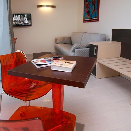 Hotel Garni Corallo Torbole Sul Garda ภายนอก รูปภาพ