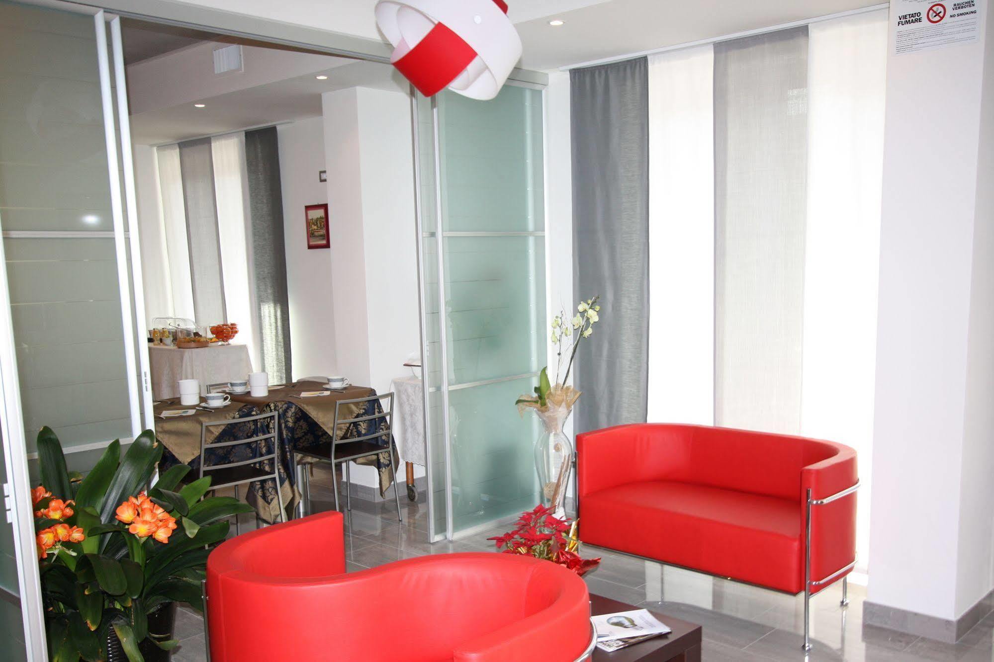 Hotel Garni Corallo Torbole Sul Garda ภายนอก รูปภาพ