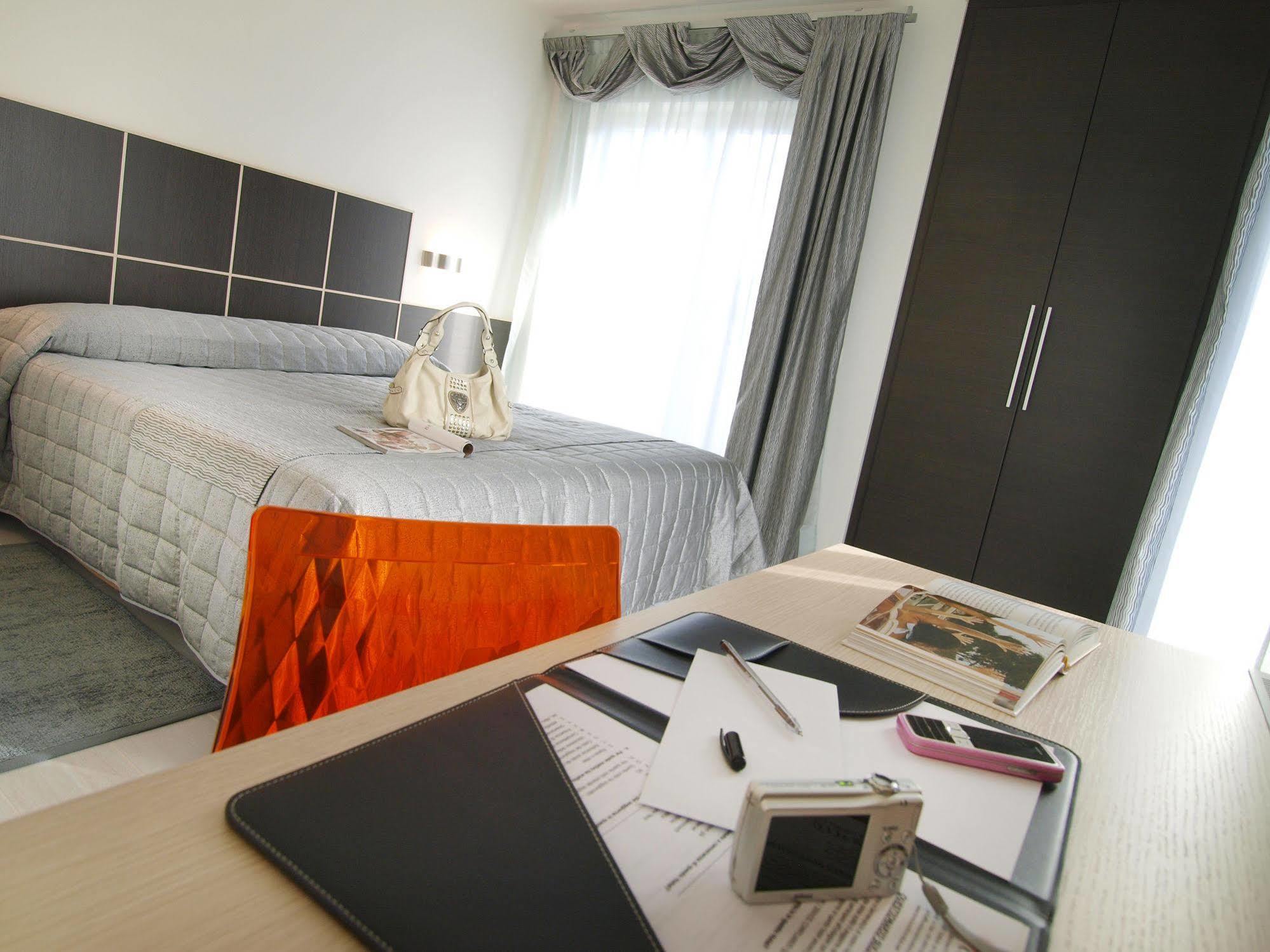 Hotel Garni Corallo Torbole Sul Garda ภายนอก รูปภาพ