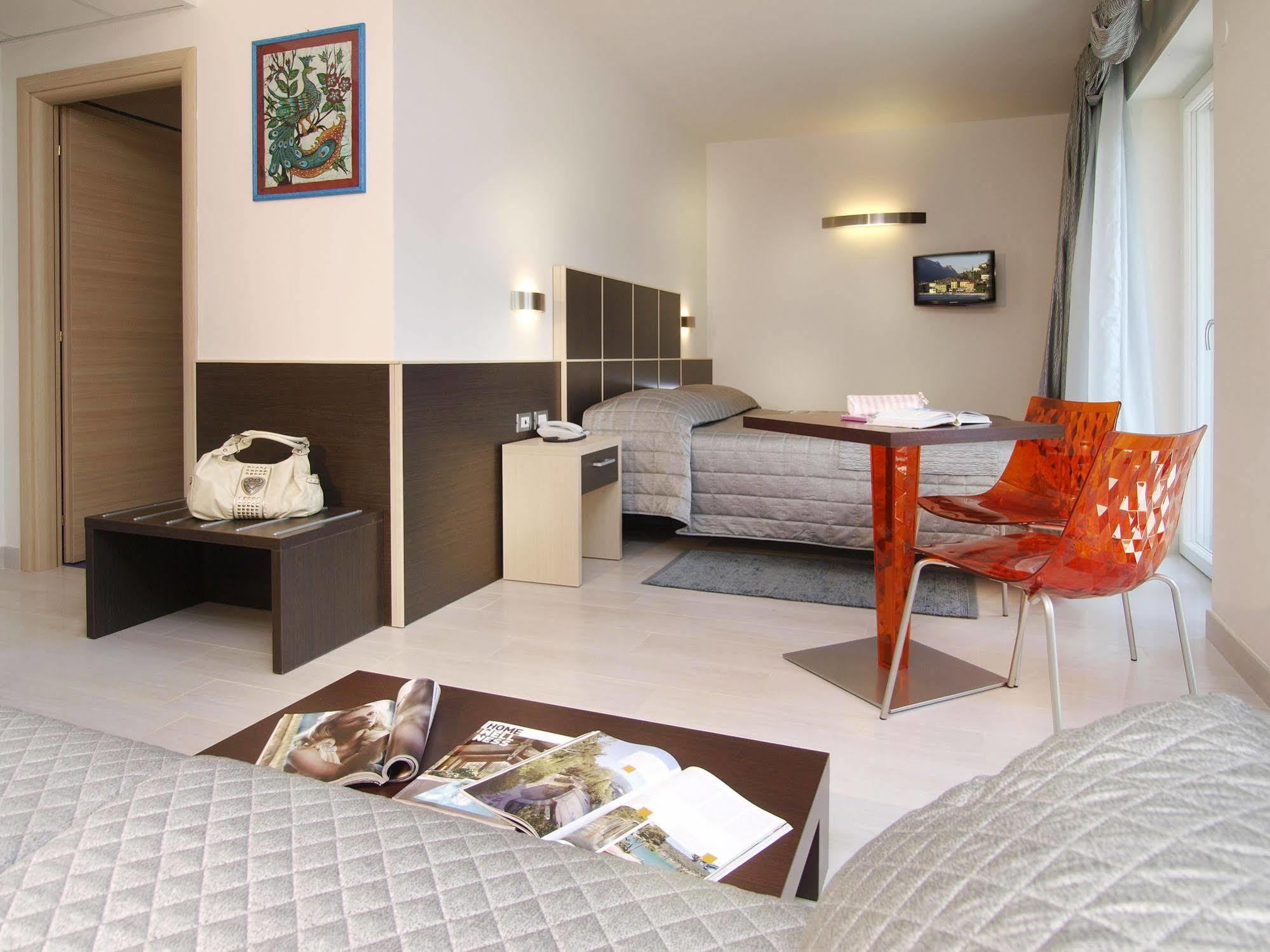 Hotel Garni Corallo Torbole Sul Garda ภายนอก รูปภาพ