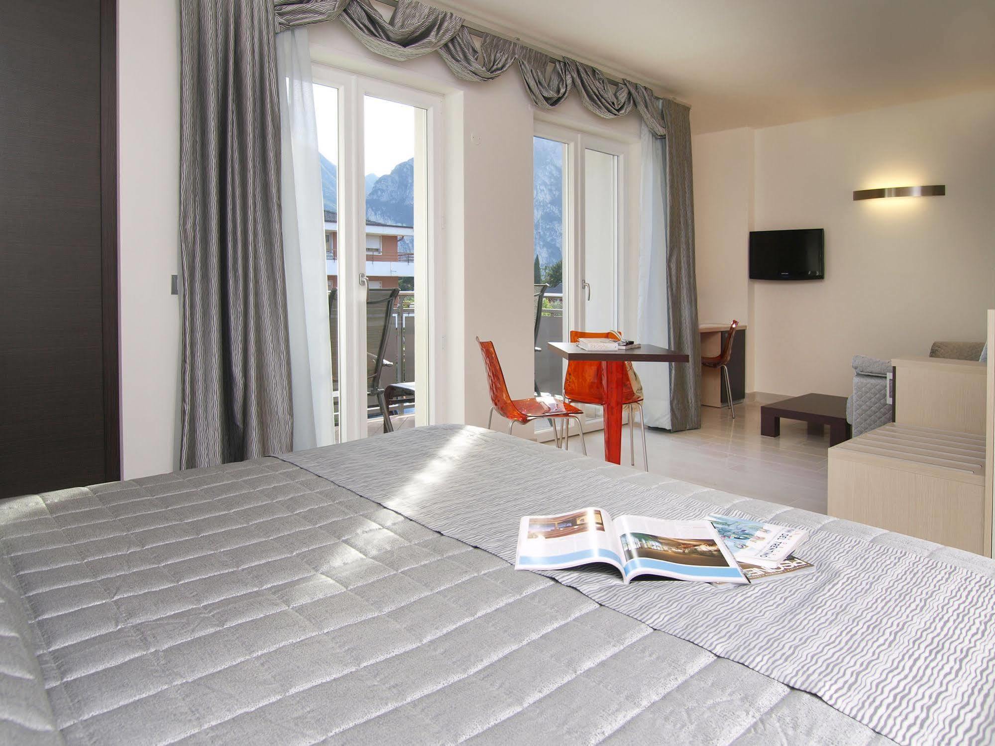 Hotel Garni Corallo Torbole Sul Garda ภายนอก รูปภาพ