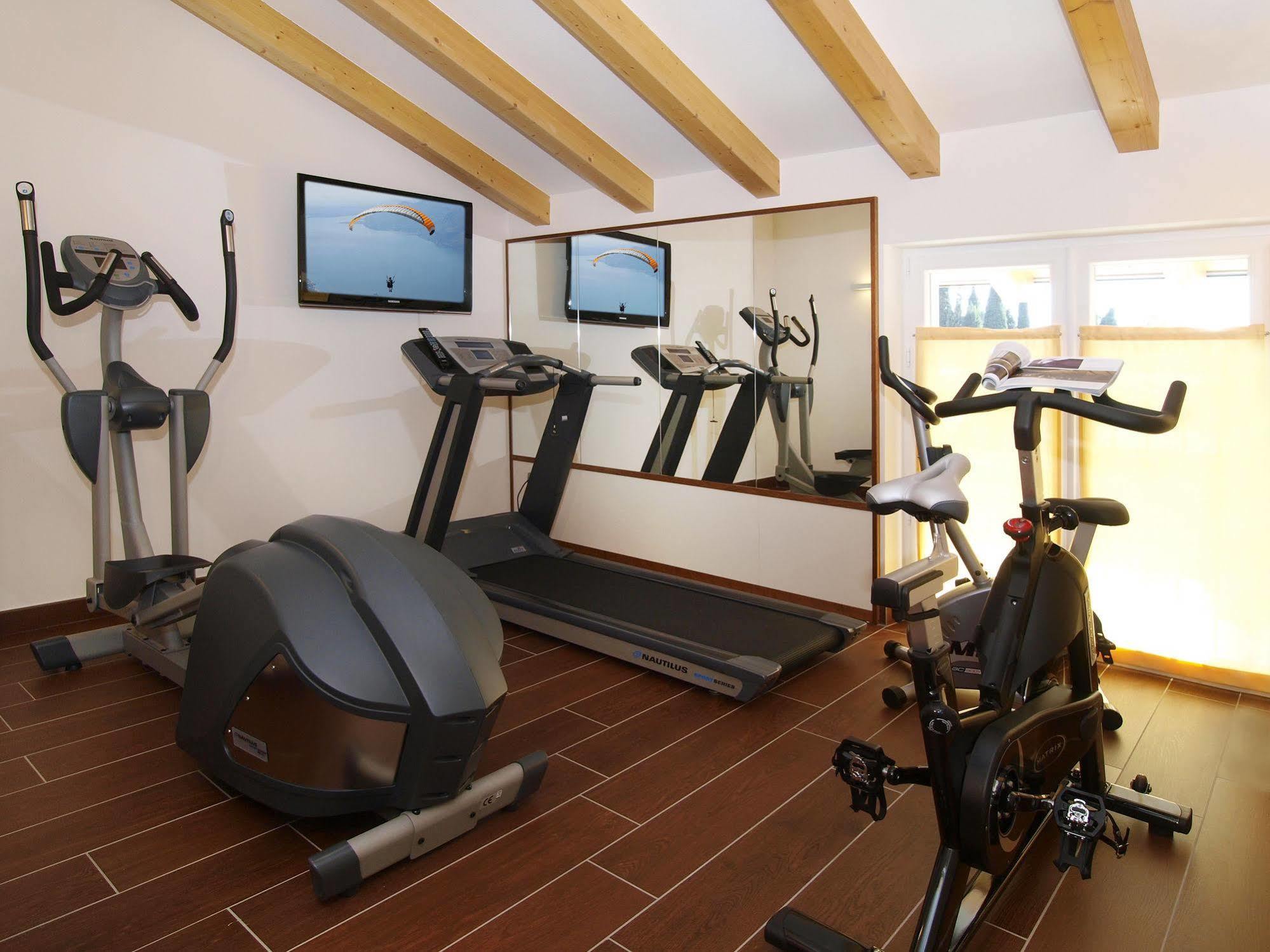Hotel Garni Corallo Torbole Sul Garda ภายนอก รูปภาพ
