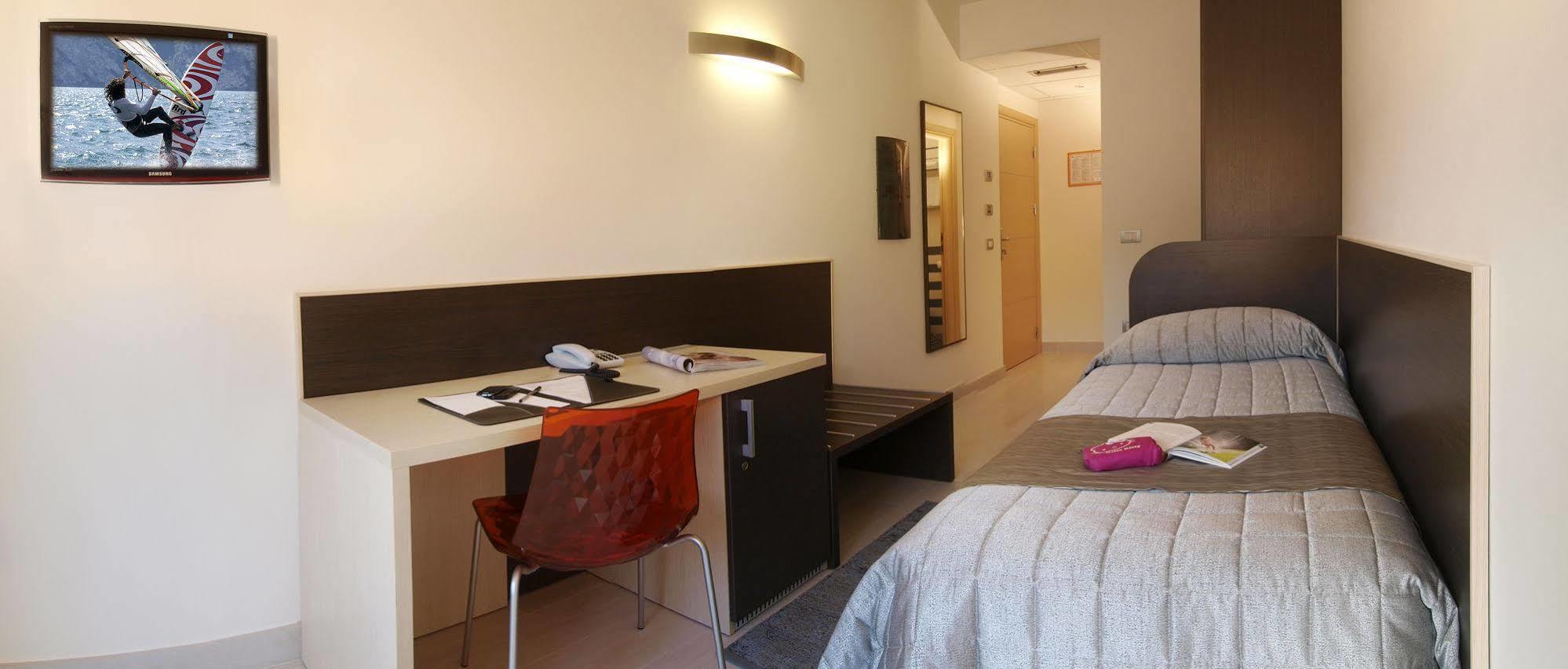 Hotel Garni Corallo Torbole Sul Garda ภายนอก รูปภาพ
