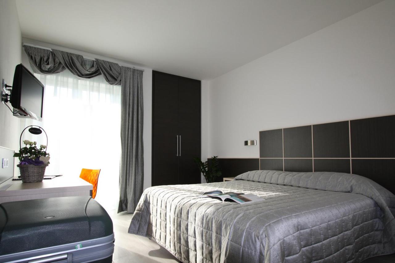 Hotel Garni Corallo Torbole Sul Garda ภายนอก รูปภาพ