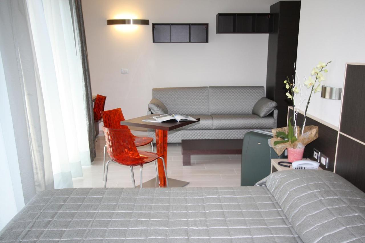 Hotel Garni Corallo Torbole Sul Garda ภายนอก รูปภาพ