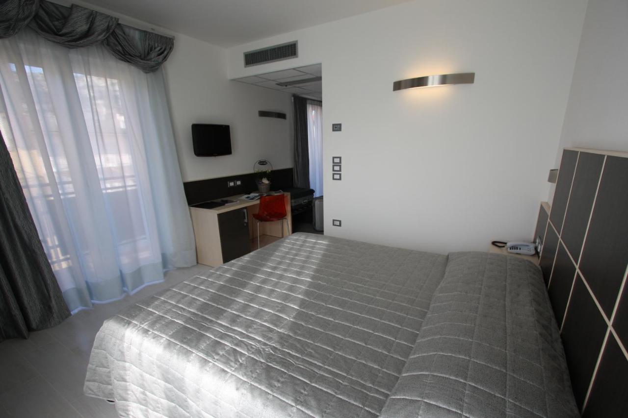 Hotel Garni Corallo Torbole Sul Garda ภายนอก รูปภาพ