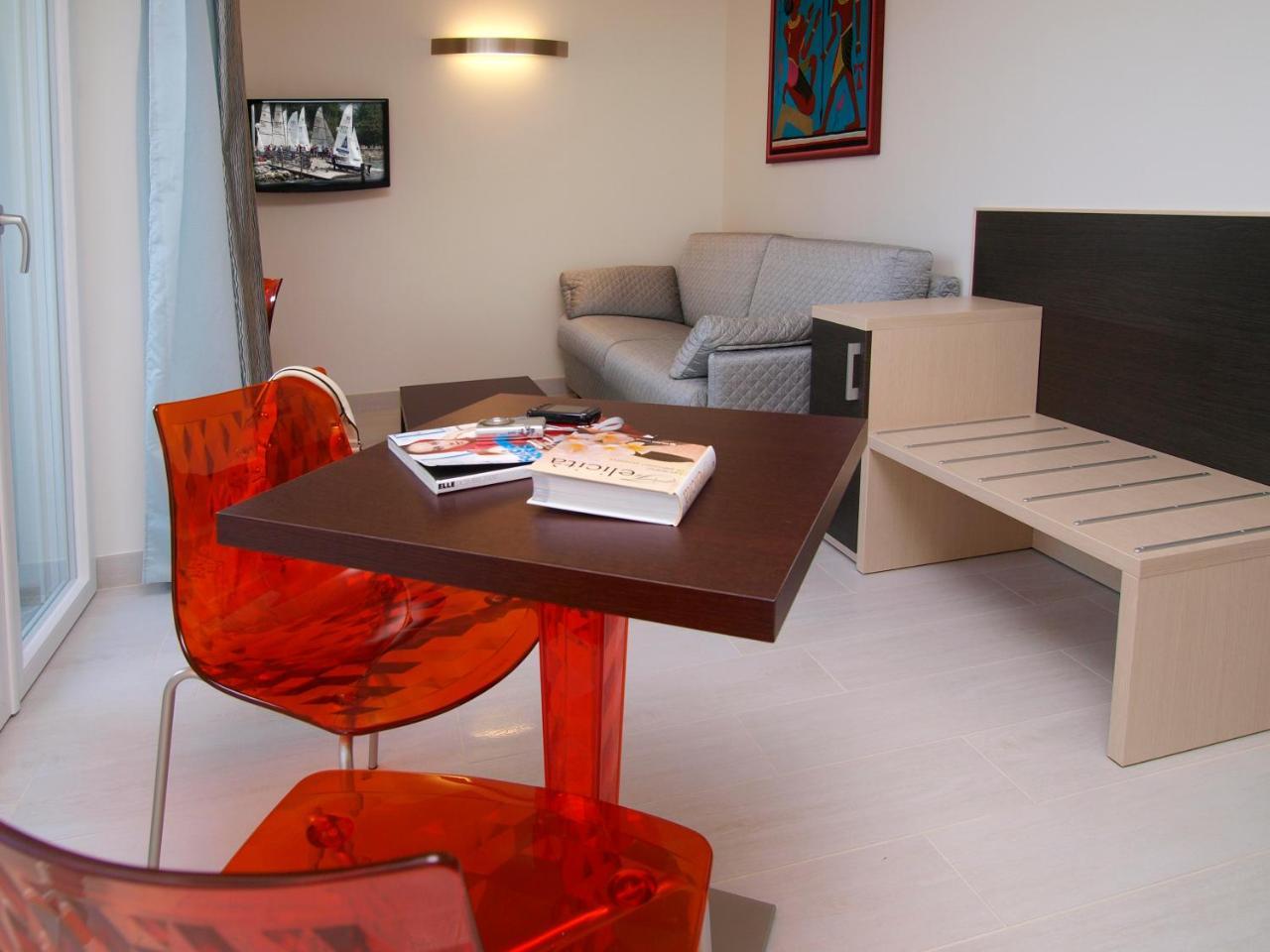 Hotel Garni Corallo Torbole Sul Garda ภายนอก รูปภาพ